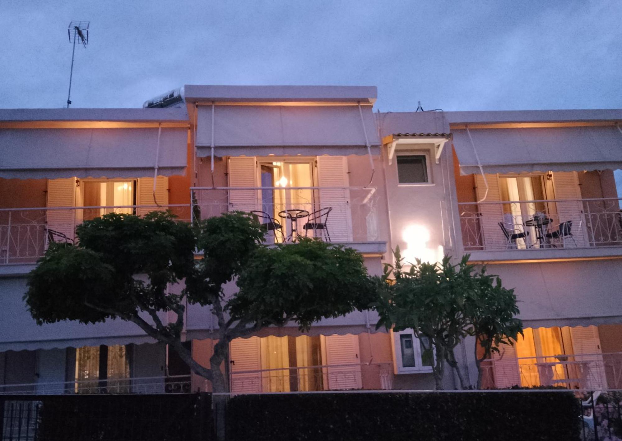 Vicky'S Guesthouse 卡沃斯 外观 照片